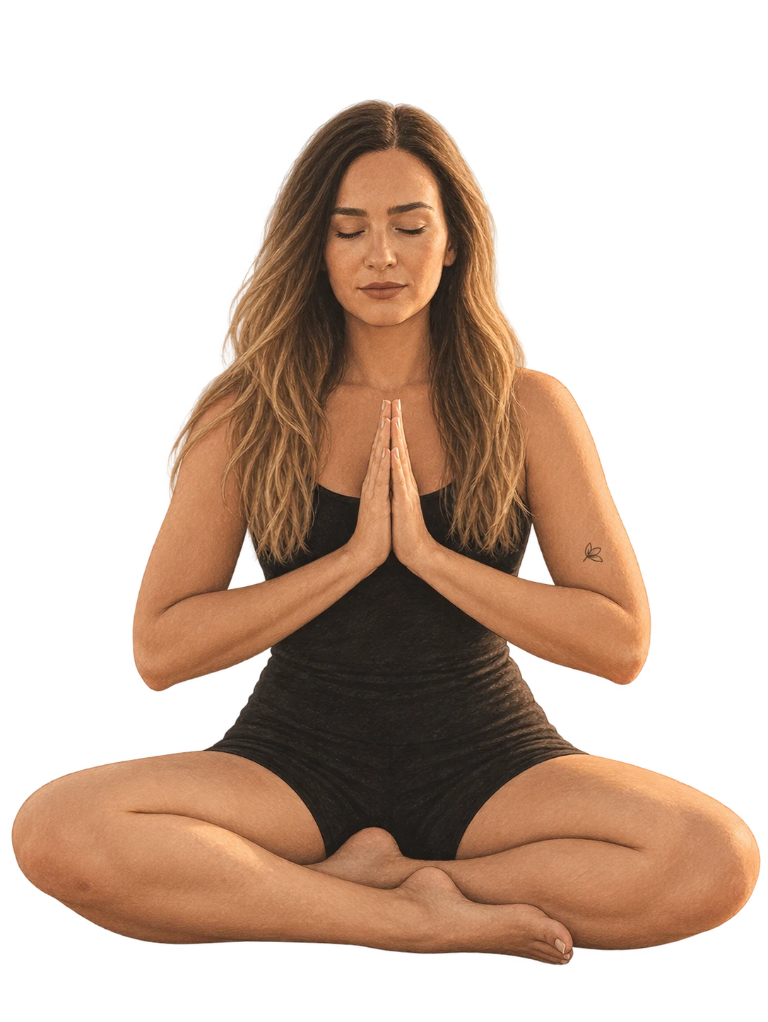 Juliette assise en méditation, les mains jointes